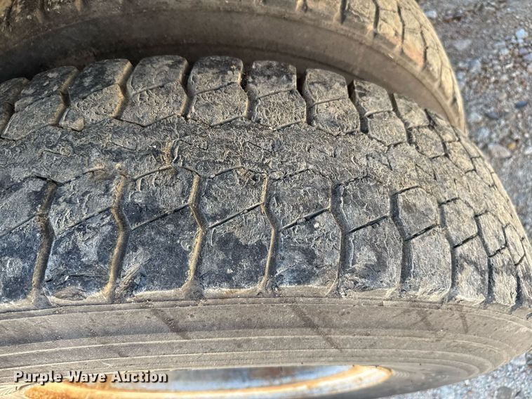 image for item DZ8652 1995 Ford F800 oil distributor truck