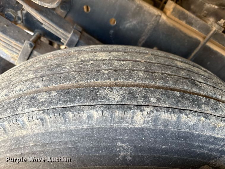 image for item DZ8652 1995 Ford F800 oil distributor truck