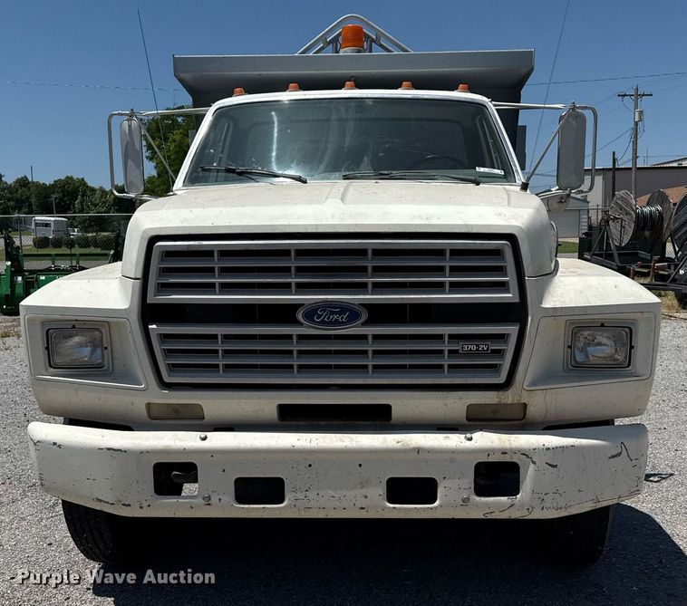 image for item DZ8663 1990 Ford F700 dump truck