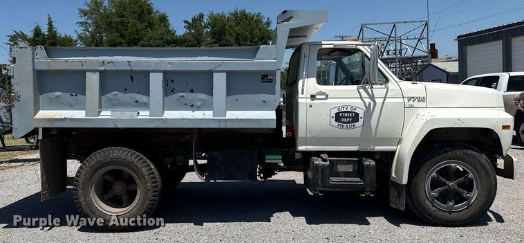 image for item DZ8663 1990 Ford F700 dump truck