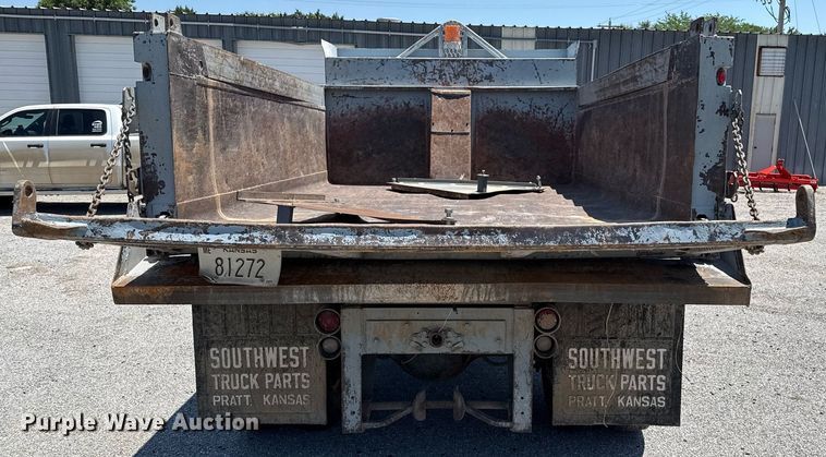 image for item DZ8663 1990 Ford F700 dump truck