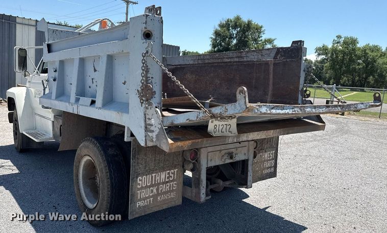 image for item DZ8663 1990 Ford F700 dump truck