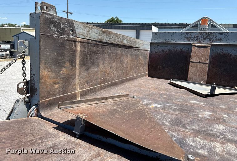 image for item DZ8663 1990 Ford F700 dump truck