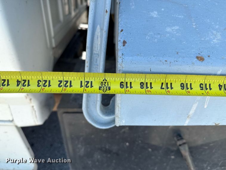 image for item DZ8663 1990 Ford F700 dump truck