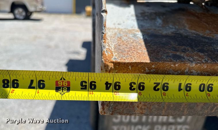 image for item DZ8663 1990 Ford F700 dump truck