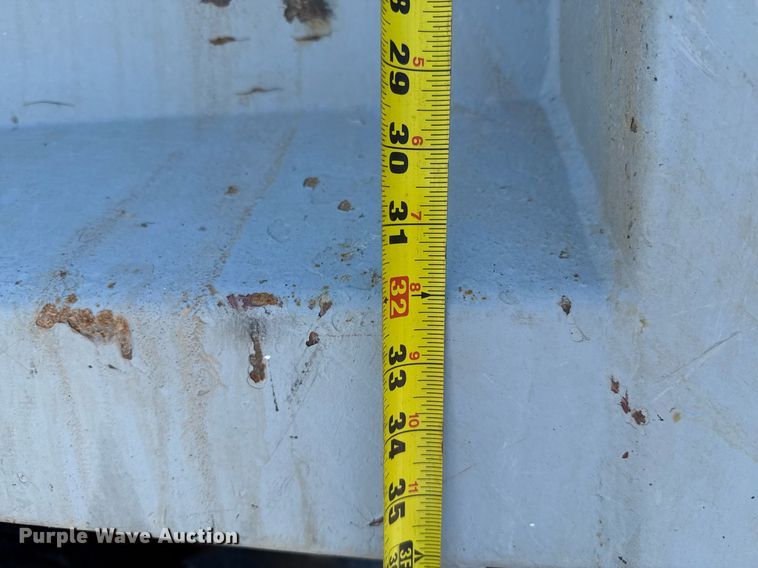 image for item DZ8663 1990 Ford F700 dump truck