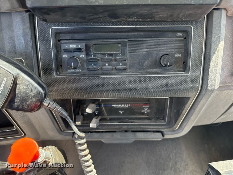 image for item DZ8663 1990 Ford F700 dump truck