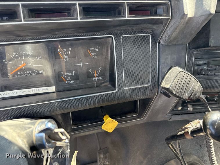 image for item DZ8663 1990 Ford F700 dump truck