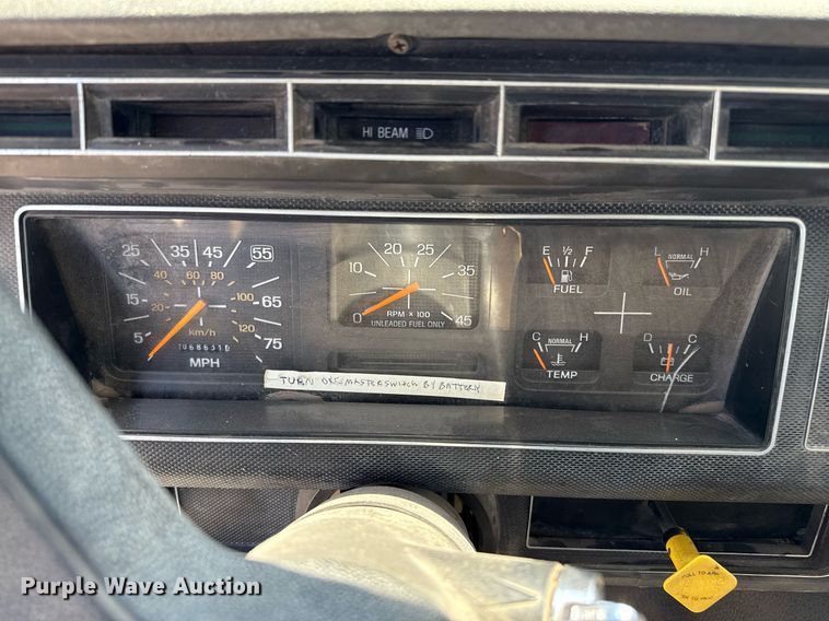 image for item DZ8663 1990 Ford F700 dump truck