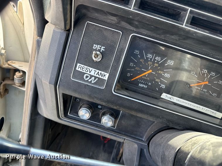 image for item DZ8663 1990 Ford F700 dump truck