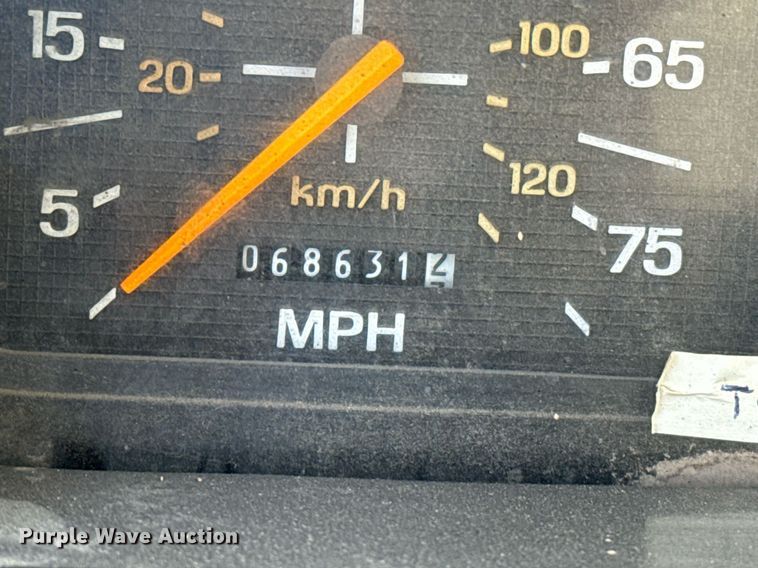 image for item DZ8663 1990 Ford F700 dump truck