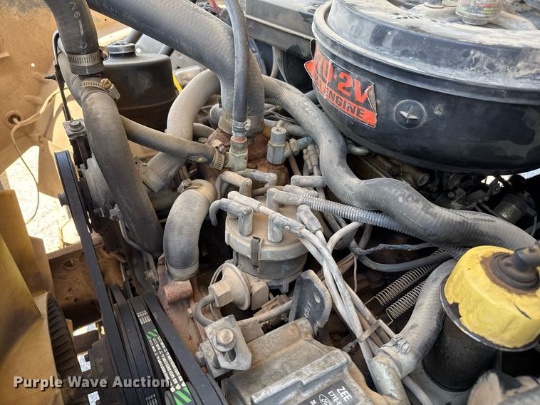 image for item DZ8663 1990 Ford F700 dump truck