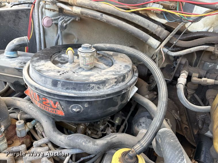 image for item DZ8663 1990 Ford F700 dump truck