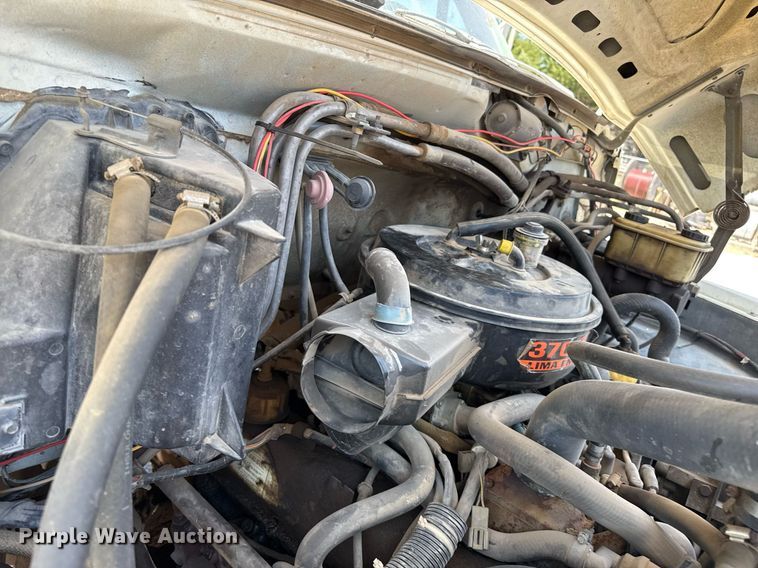 image for item DZ8663 1990 Ford F700 dump truck