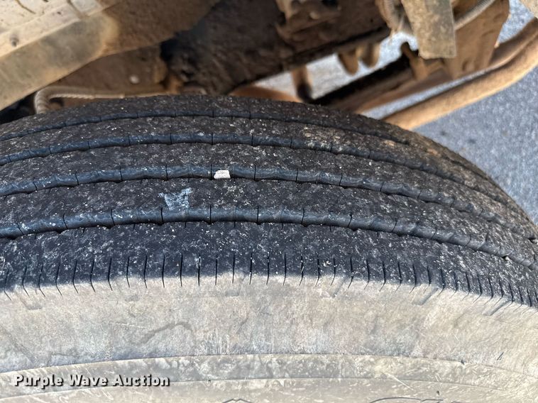 image for item DZ8663 1990 Ford F700 dump truck