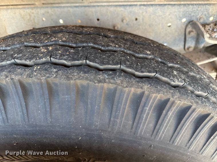 image for item DZ8663 1990 Ford F700 dump truck