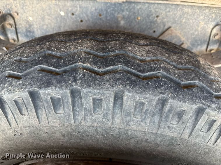 image for item DZ8663 1990 Ford F700 dump truck