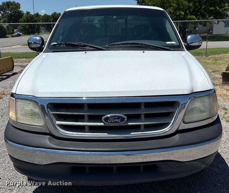 image for item DZ8664 2001 Ford F150 SuperCab pickup truck