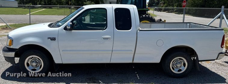 image for item DZ8664 2001 Ford F150 SuperCab pickup truck