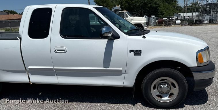 image for item DZ8664 2001 Ford F150 SuperCab pickup truck