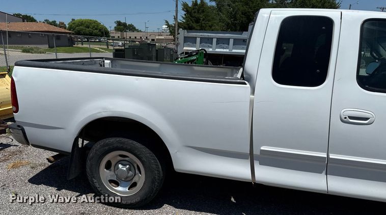 image for item DZ8664 2001 Ford F150 SuperCab pickup truck