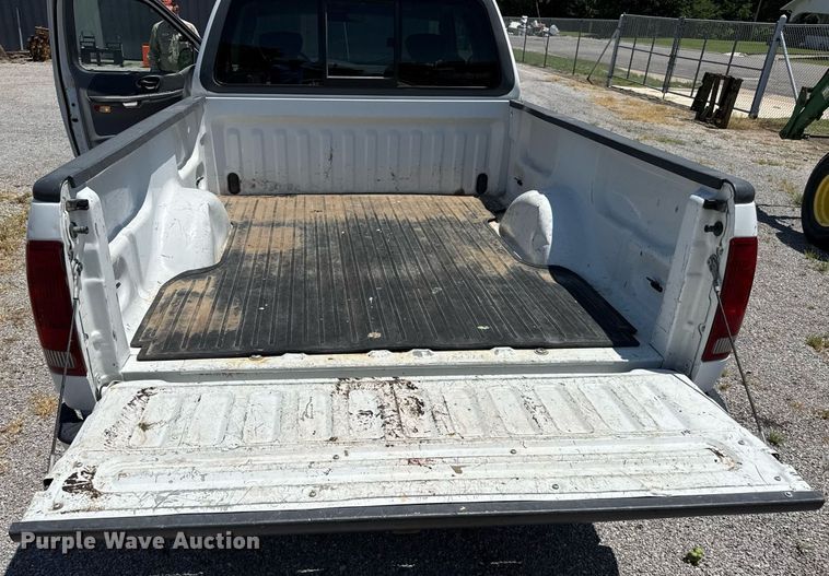 image for item DZ8664 2001 Ford F150 SuperCab pickup truck