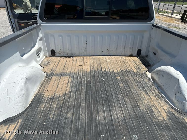 image for item DZ8664 2001 Ford F150 SuperCab pickup truck