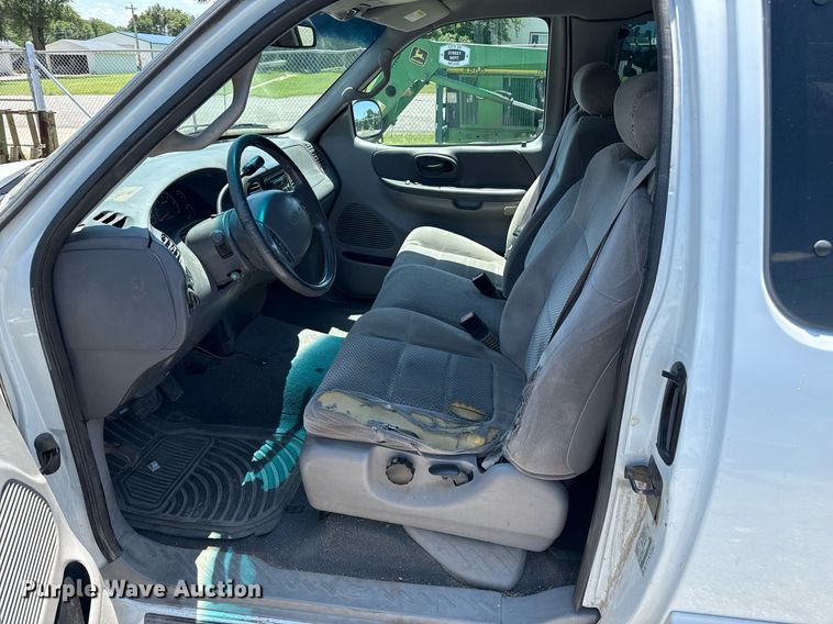 image for item DZ8664 2001 Ford F150 SuperCab pickup truck