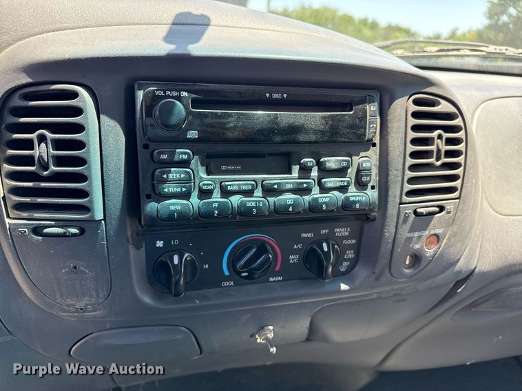 image for item DZ8664 2001 Ford F150 SuperCab pickup truck