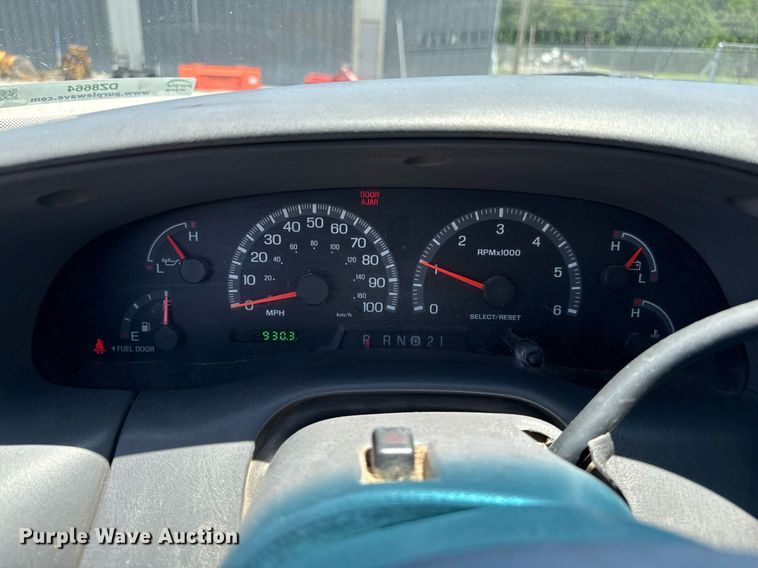 image for item DZ8664 2001 Ford F150 SuperCab pickup truck