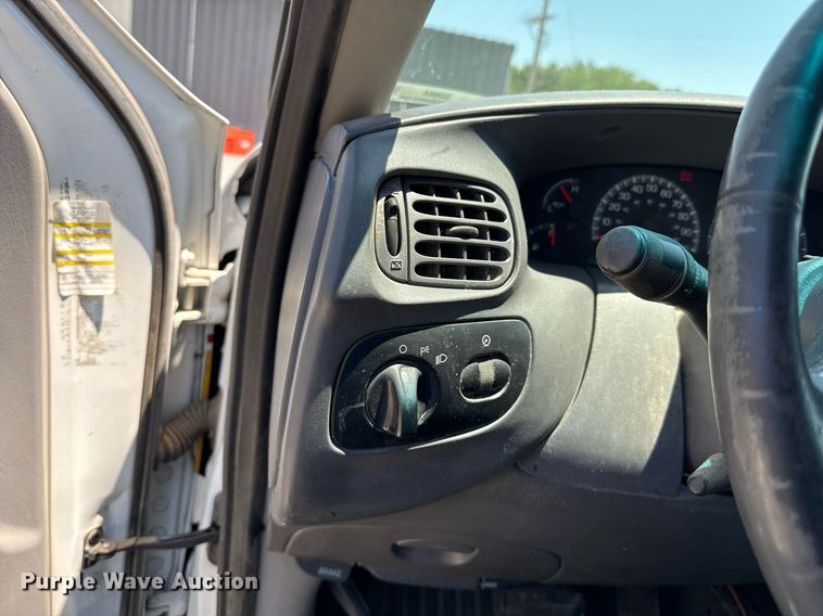 image for item DZ8664 2001 Ford F150 SuperCab pickup truck