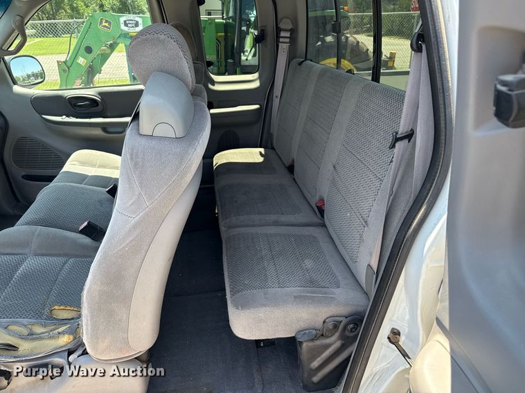 image for item DZ8664 2001 Ford F150 SuperCab pickup truck