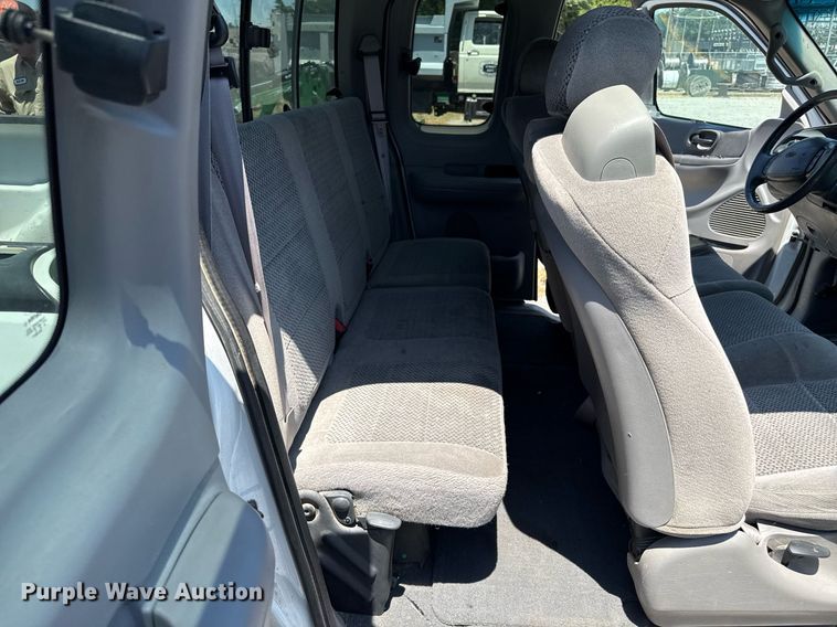 image for item DZ8664 2001 Ford F150 SuperCab pickup truck