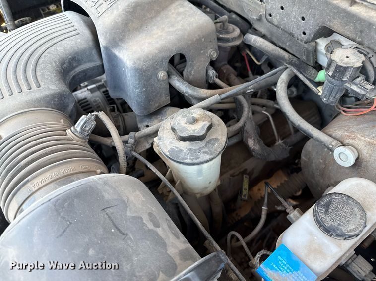 image for item DZ8664 2001 Ford F150 SuperCab pickup truck