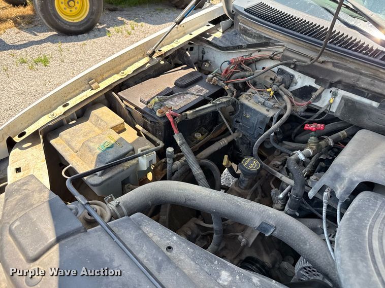 image for item DZ8664 2001 Ford F150 SuperCab pickup truck