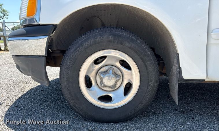 image for item DZ8664 2001 Ford F150 SuperCab pickup truck