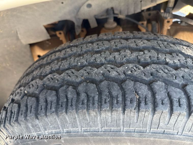 image for item DZ8664 2001 Ford F150 SuperCab pickup truck