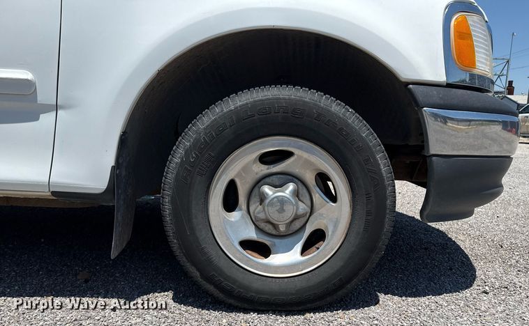 image for item DZ8664 2001 Ford F150 SuperCab pickup truck