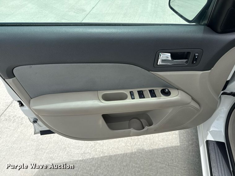 image for item DZ8669 2012 Ford Fusion SE 