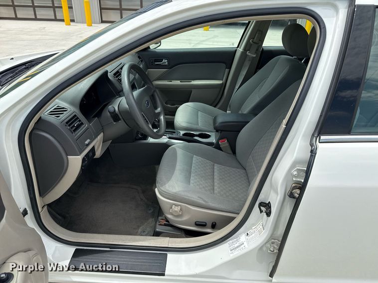 image for item DZ8669 2012 Ford Fusion SE 