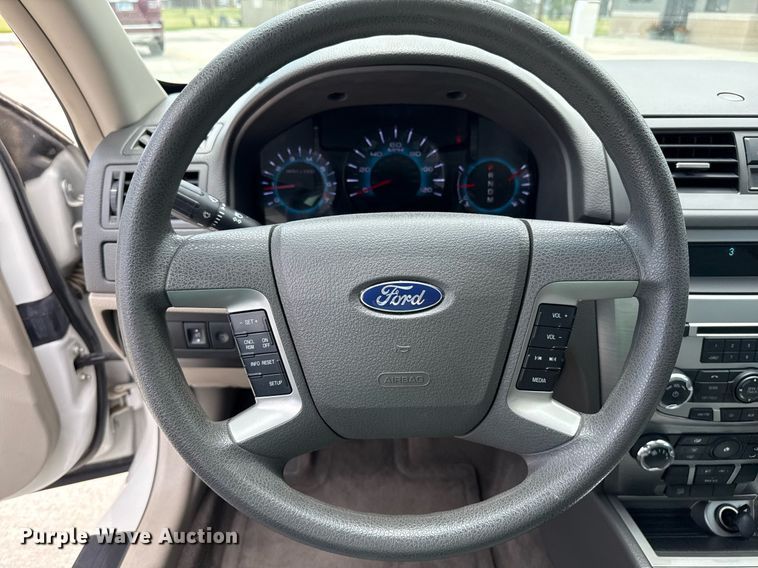 image for item DZ8669 2012 Ford Fusion SE 