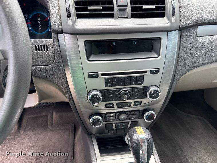 image for item DZ8669 2012 Ford Fusion SE 