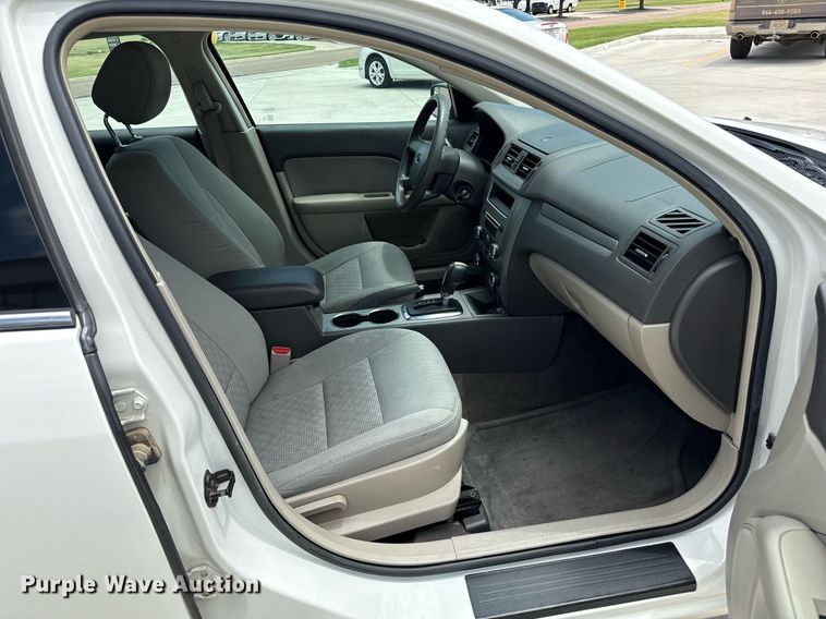 image for item DZ8669 2012 Ford Fusion SE 