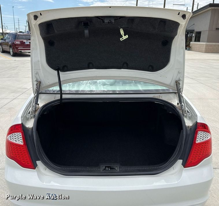 image for item DZ8669 2012 Ford Fusion SE 