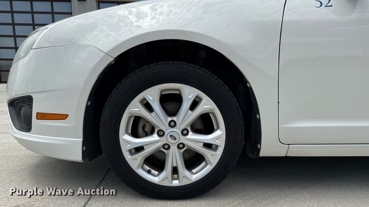image for item DZ8669 2012 Ford Fusion SE 
