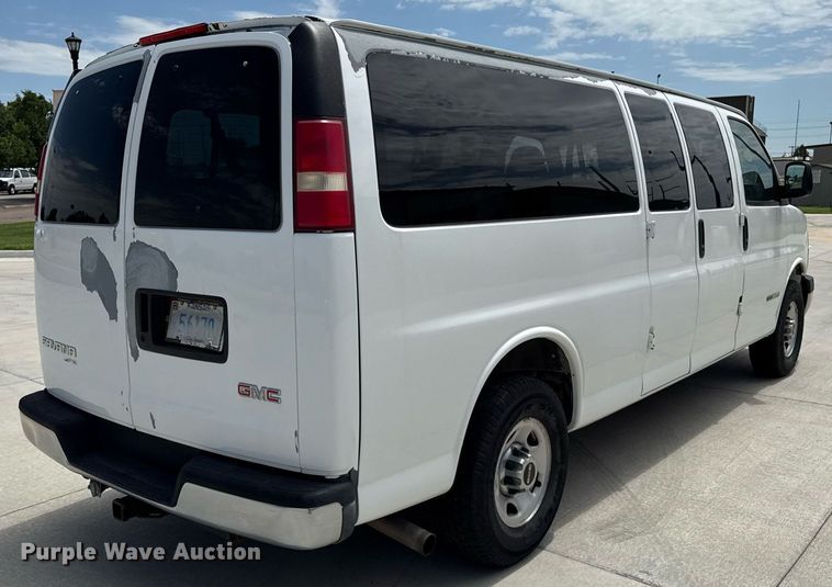 image for item DZ8671 2004 GMC Savana G3500 van