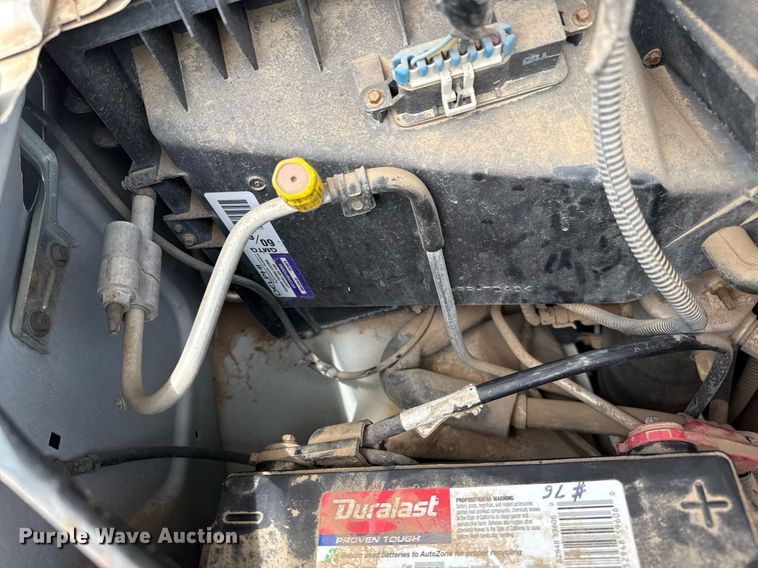 image for item DZ8671 2004 GMC Savana G3500 van