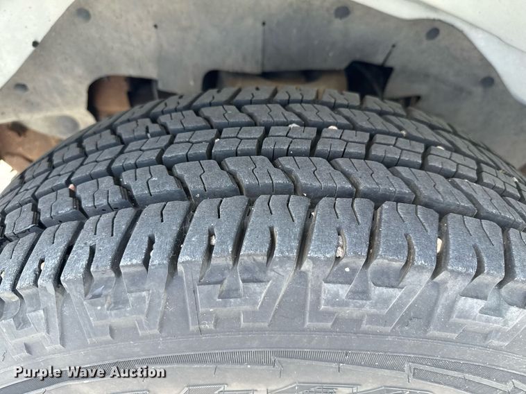 image for item DZ8671 2004 GMC Savana G3500 van