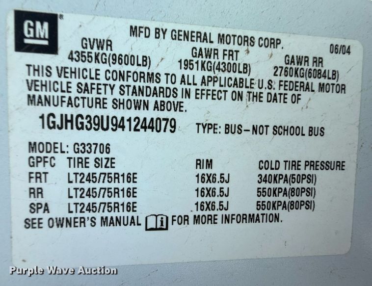 image for item DZ8671 2004 GMC Savana G3500 van