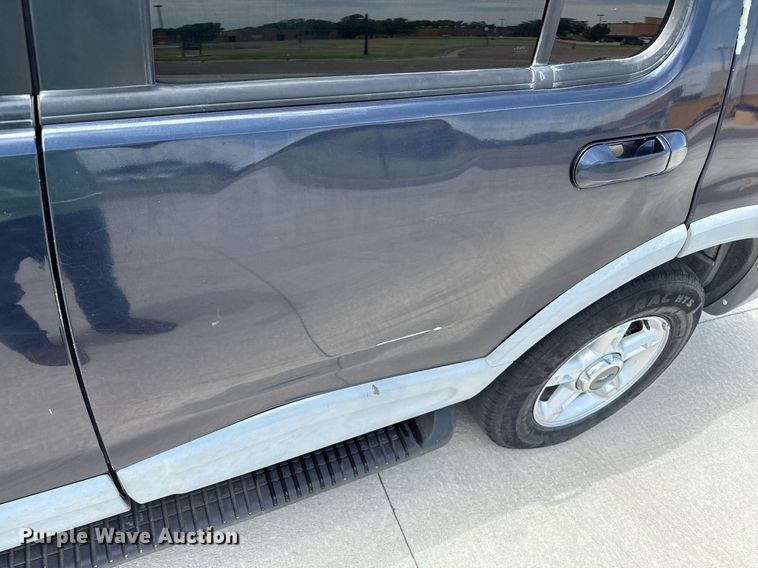 image for item DZ8672 2002 Ford Explorer XLT SUV